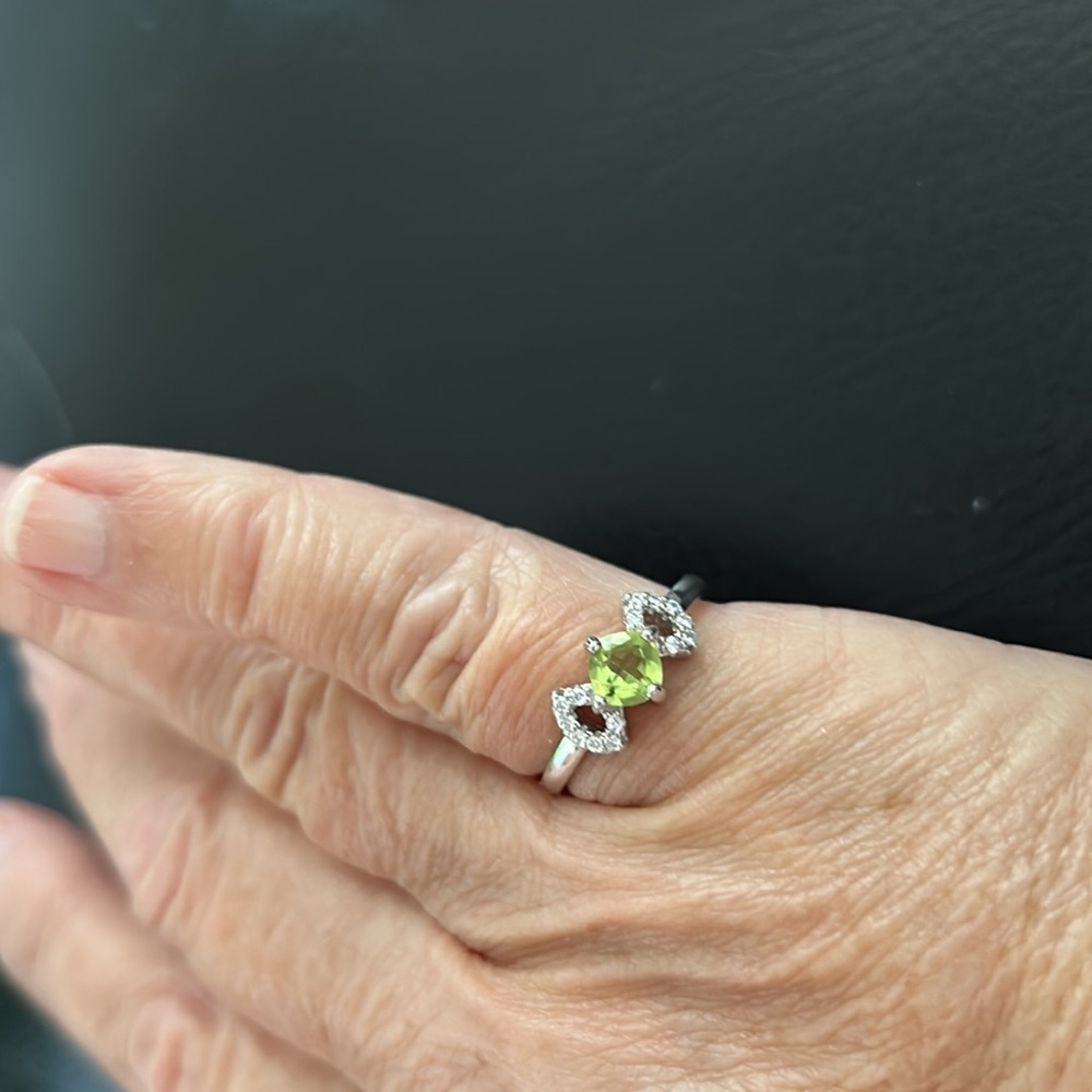 Stunning Brand New 925 Sterling Silver CZ Peridot Ring - Picture 4 of 6